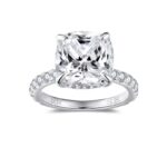 Bague coussin avec halo caché